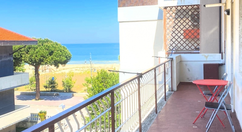 Silvi Marina (TE) Trilocale (5/6 posti letto) vista mare a soli 20 mt. dalla spiaggia - GIULIO Silvi Marina (TE) Trilocale (5/6 posti letto) vista mare a soli 20 mt. dalla spiaggia - GIULIO